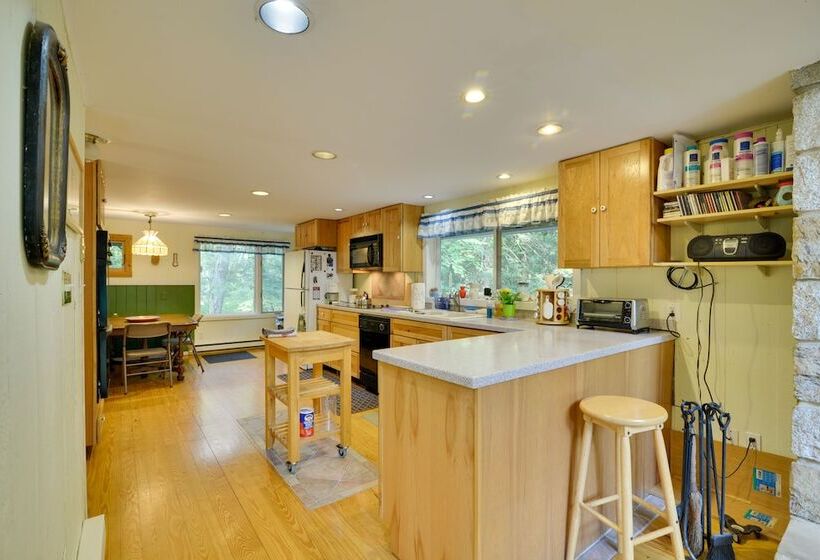 Secluded Stroudsburg Home   5 Mi To Ski Resort