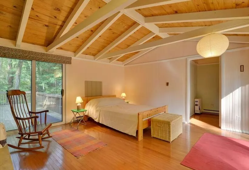 Secluded Stroudsburg Home   5 Mi To Ski Resort