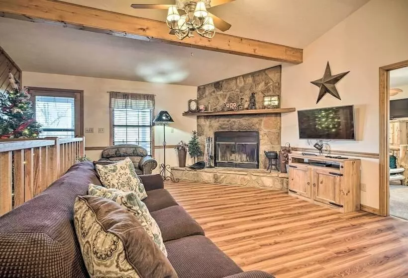 Peaceful Sevierville Cabin W/ Hot Tub & Grill