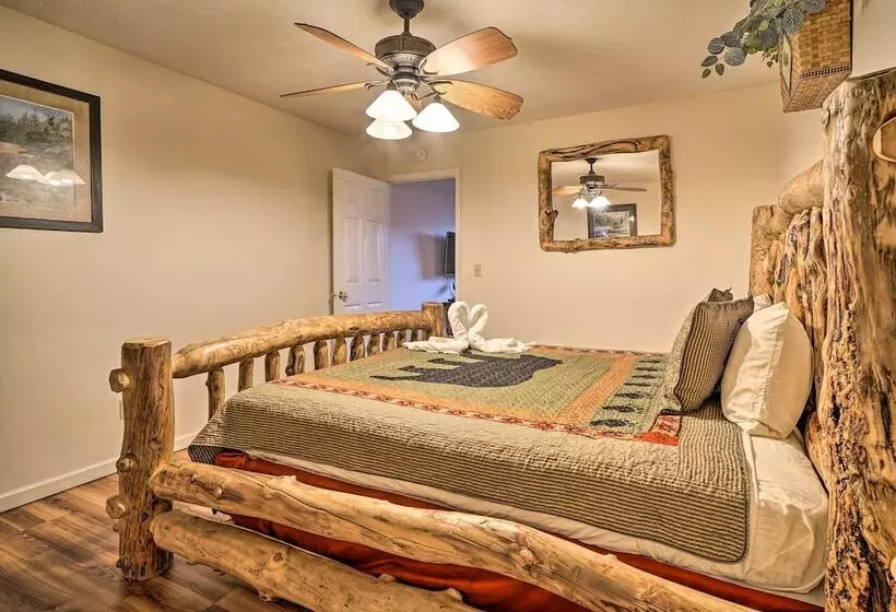 Peaceful Sevierville Cabin W/ Hot Tub & Grill