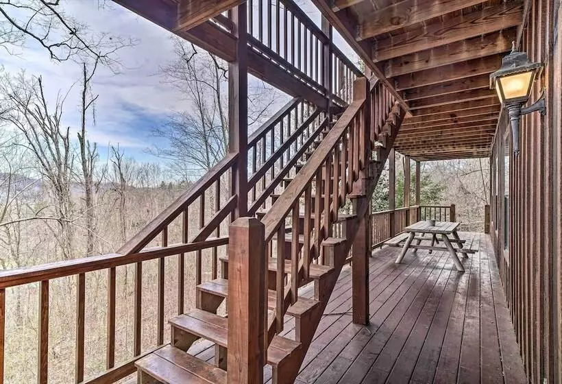 Peaceful Sevierville Cabin W/ Hot Tub & Grill