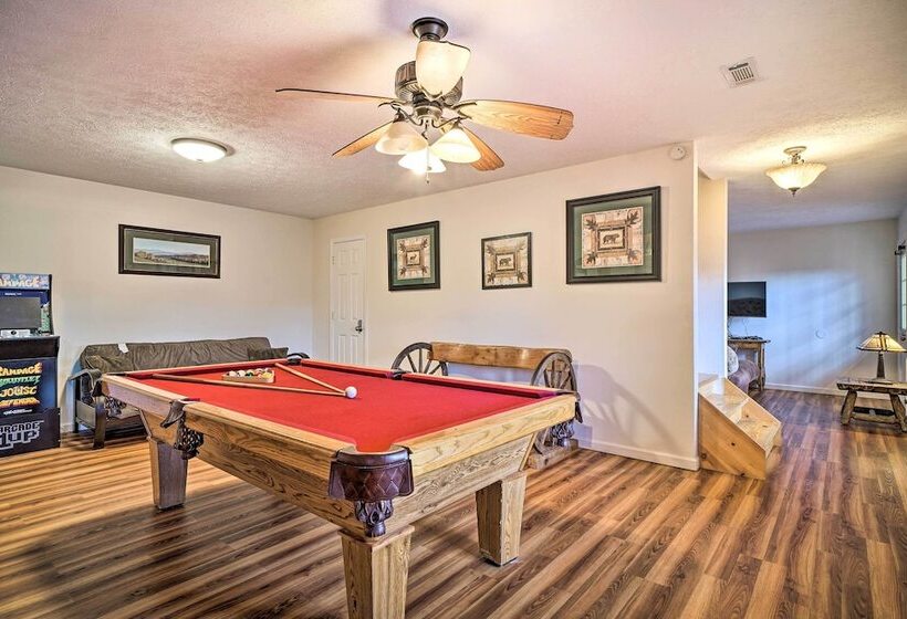 Peaceful Sevierville Cabin W/ Hot Tub & Grill