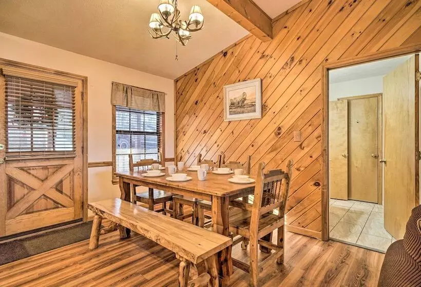 Peaceful Sevierville Cabin W/ Hot Tub & Grill