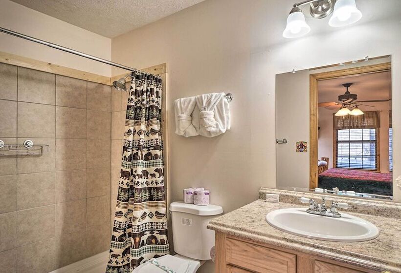 Peaceful Sevierville Cabin W/ Hot Tub & Grill