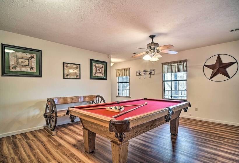 Peaceful Sevierville Cabin W/ Hot Tub & Grill