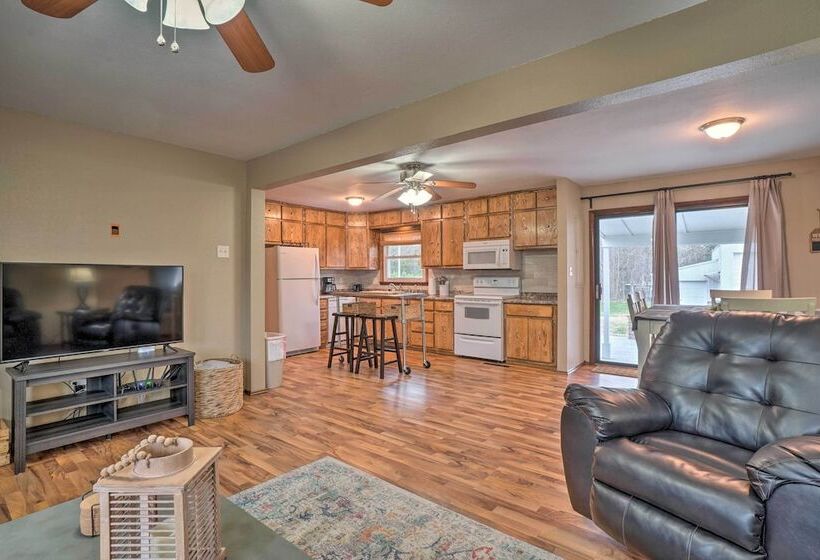 Shell Knob Home W/ Fire Pit, Near Table Rock Lake!