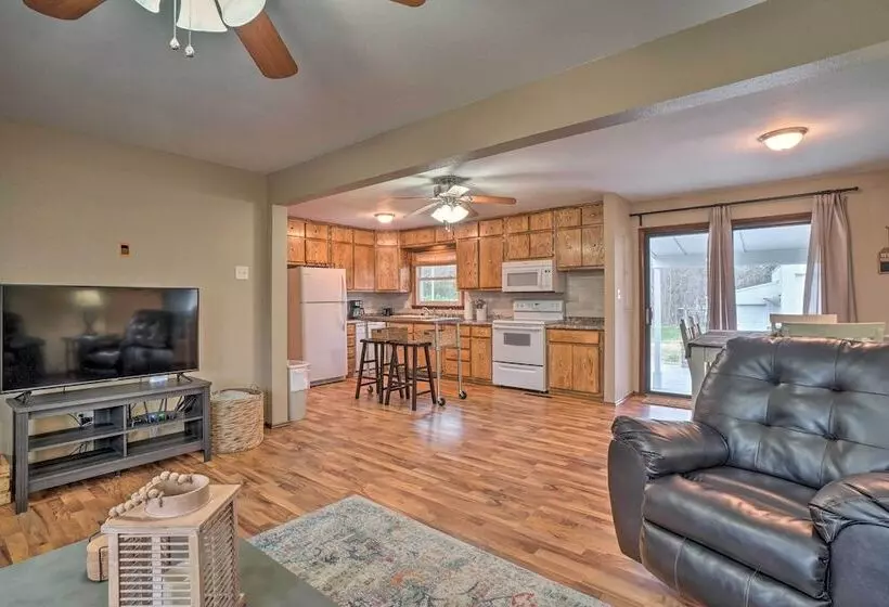 Shell Knob Home W/ Fire Pit, Near Table Rock Lake!