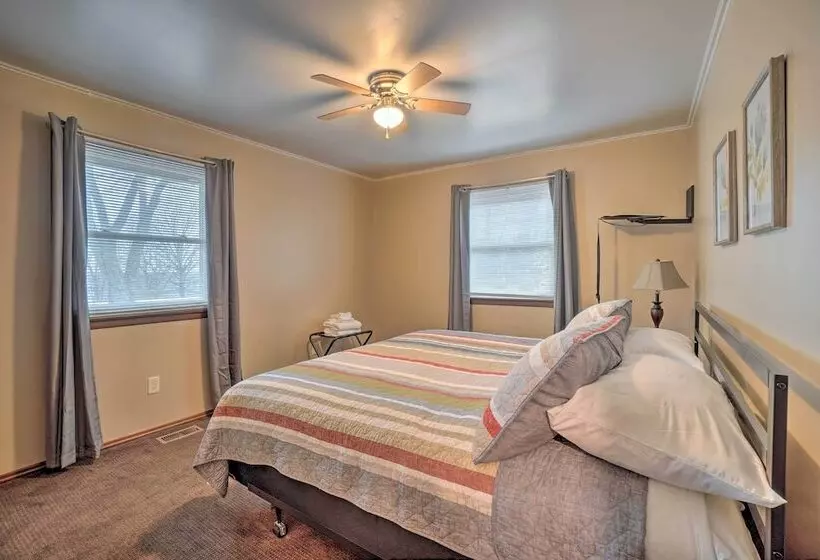 Shell Knob Home W/ Fire Pit, Near Table Rock Lake!