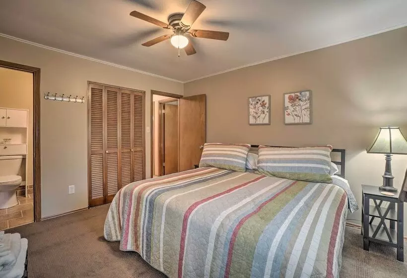 Shell Knob Home W/ Fire Pit, Near Table Rock Lake!