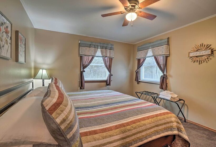 Shell Knob Home W/ Fire Pit, Near Table Rock Lake!