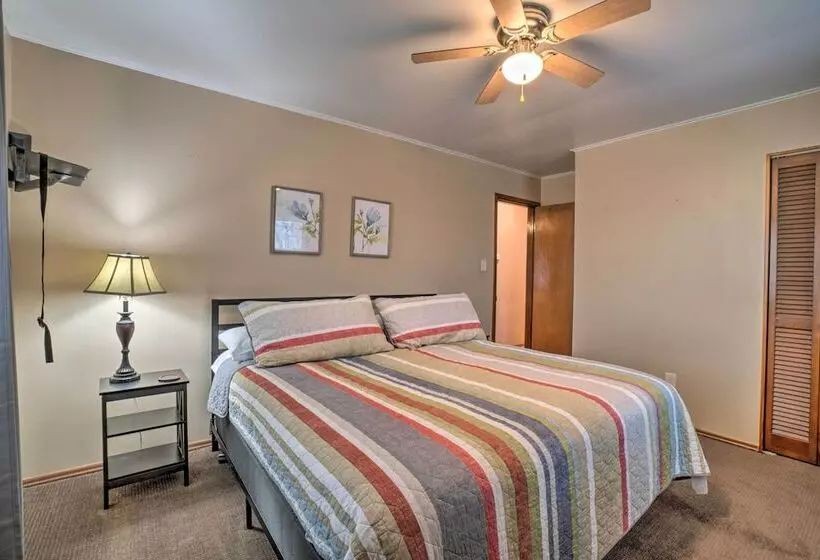 Shell Knob Home W/ Fire Pit, Near Table Rock Lake!