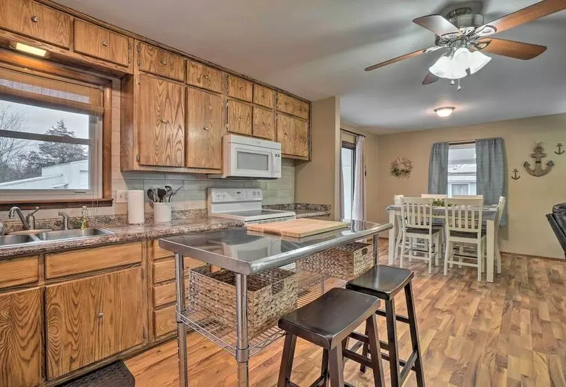 Shell Knob Home W/ Fire Pit, Near Table Rock Lake!