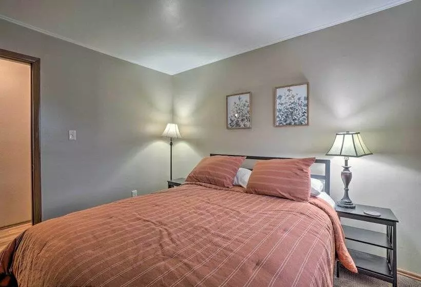 Shell Knob Home W/ Fire Pit, Near Table Rock Lake!