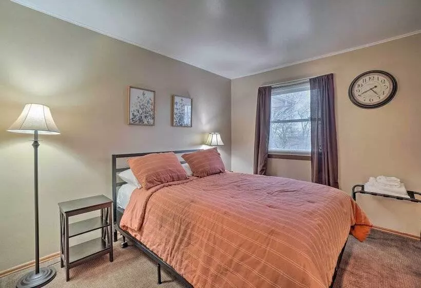 Shell Knob Home W/ Fire Pit, Near Table Rock Lake!