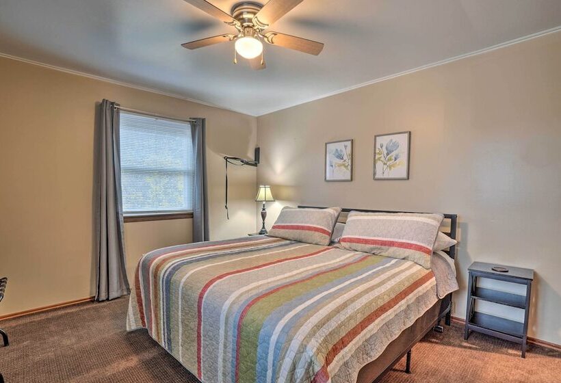 Shell Knob Home W/ Fire Pit, Near Table Rock Lake!