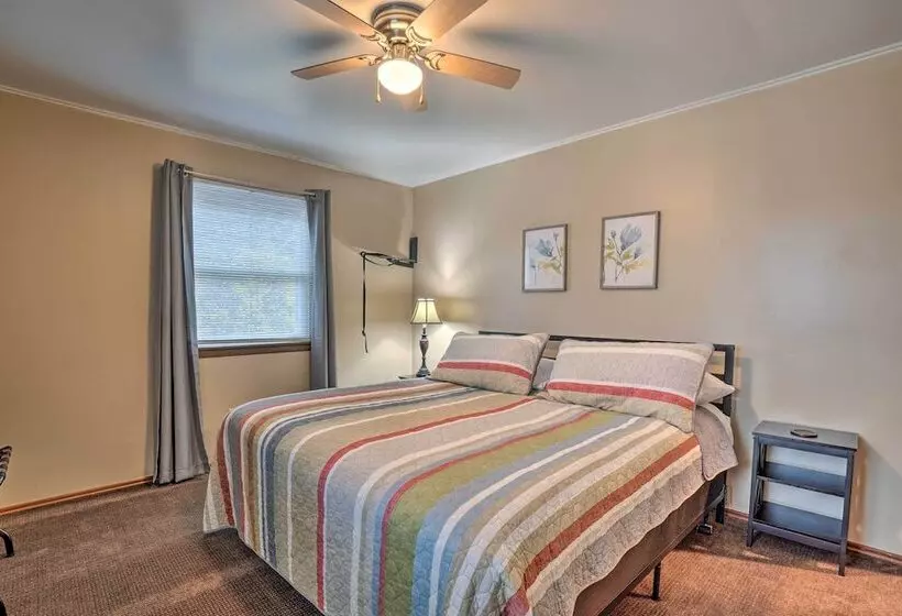 Shell Knob Home W/ Fire Pit, Near Table Rock Lake!