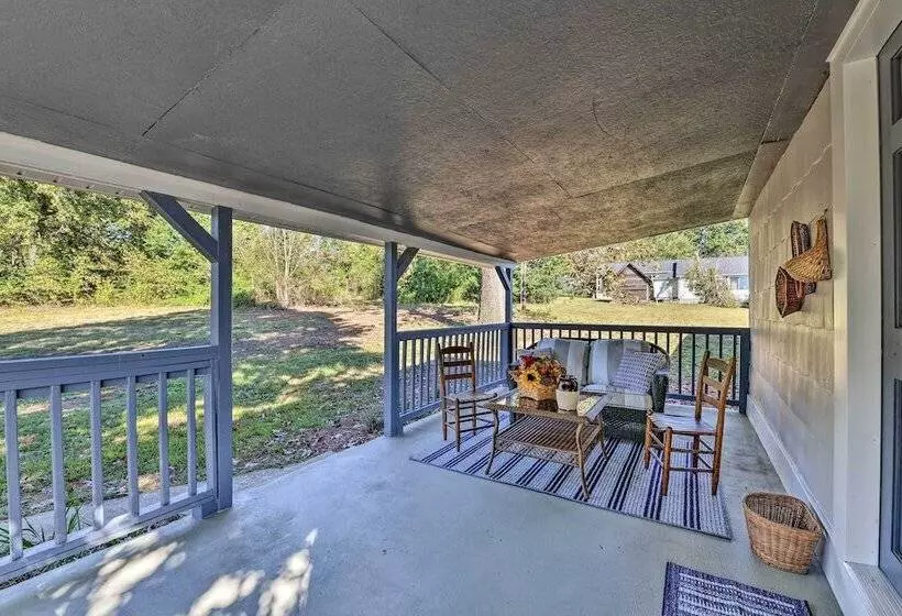 Porch, Fire Pit & Grill: Blue Ridge Mtn Cottage!