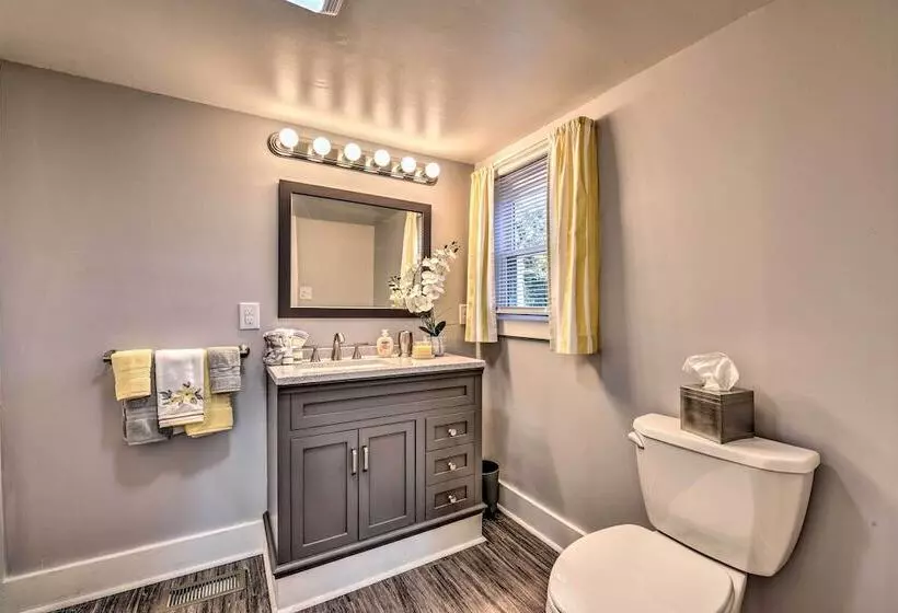 Porch, Fire Pit & Grill: Blue Ridge Mtn Cottage!