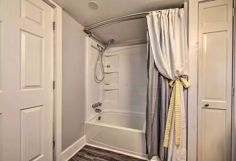 Porch, Fire Pit & Grill: Blue Ridge Mtn Cottage!