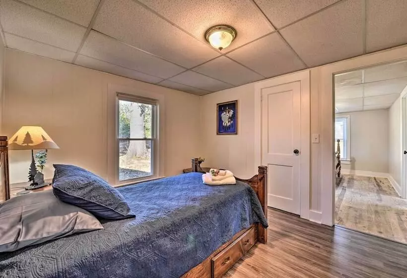 Porch, Fire Pit & Grill: Blue Ridge Mtn Cottage!