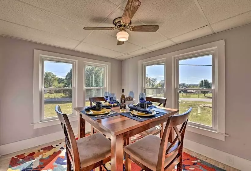 Porch, Fire Pit & Grill: Blue Ridge Mtn Cottage!