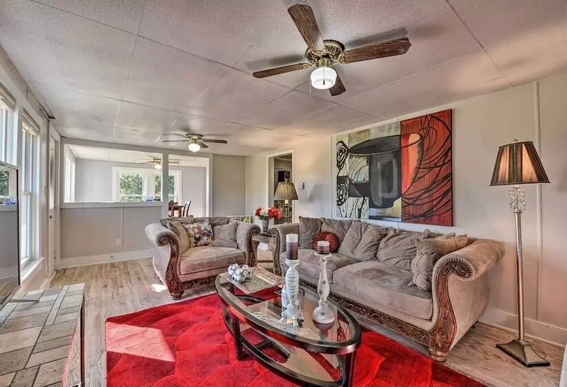 Porch, Fire Pit & Grill: Blue Ridge Mtn Cottage!