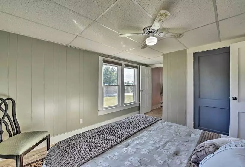 Porch, Fire Pit & Grill: Blue Ridge Mtn Cottage!