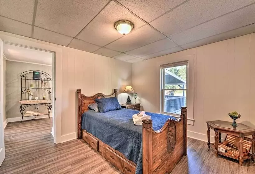 Porch, Fire Pit & Grill: Blue Ridge Mtn Cottage!