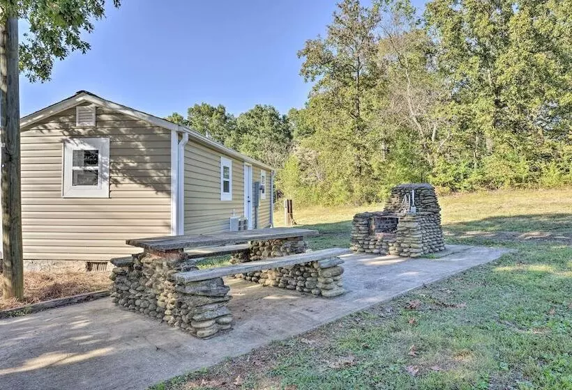 Porch, Fire Pit & Grill: Blue Ridge Mtn Cottage!