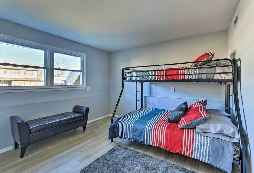 Spacious Home ~ 11 Mi To Staten Island!