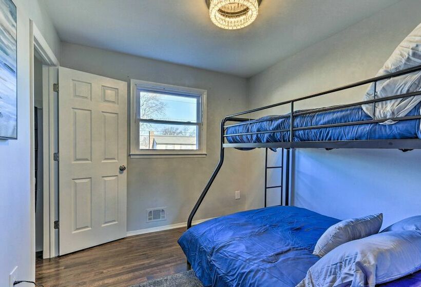 Spacious Home ~ 11 Mi To Staten Island!