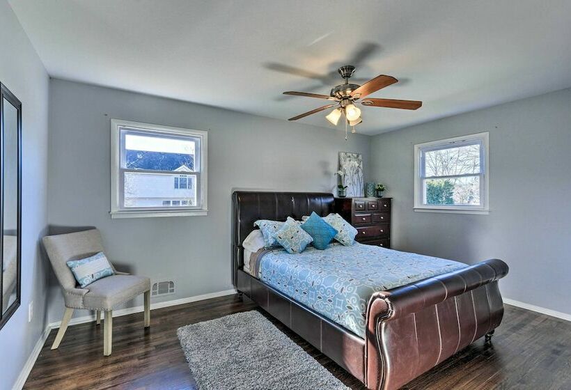 Spacious Home ~ 11 Mi To Staten Island!