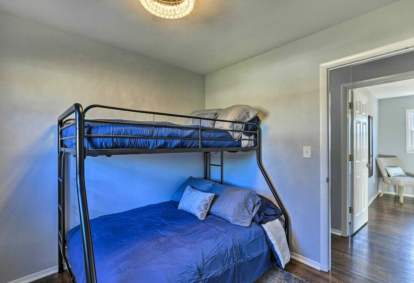 Spacious Home ~ 11 Mi To Staten Island!