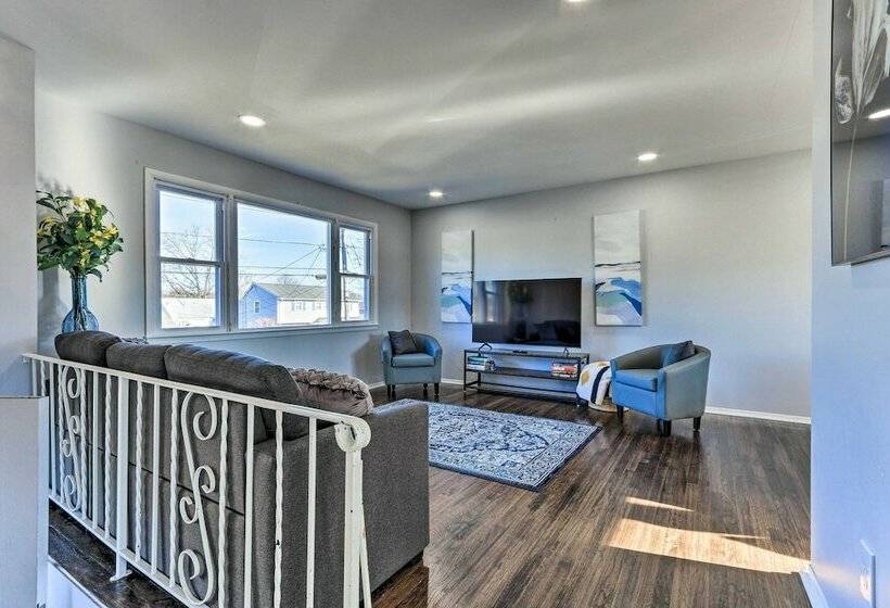 Spacious Home ~ 11 Mi To Staten Island!