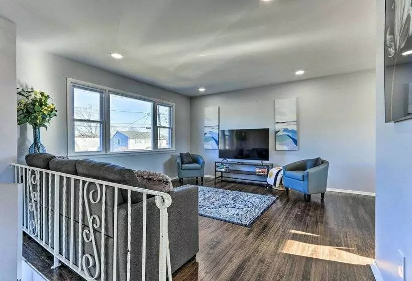 Spacious Home ~ 11 Mi To Staten Island!