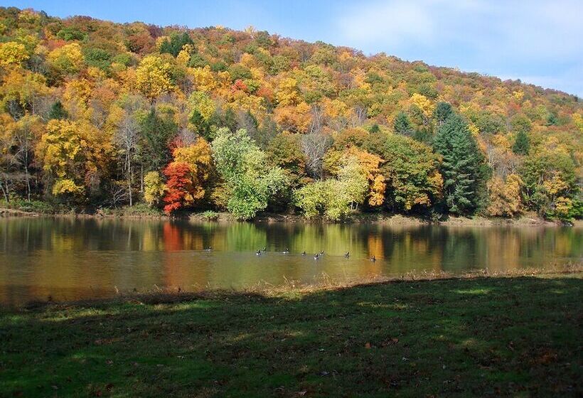 Spacious Home W/ Deck, Grill & Delaware River View