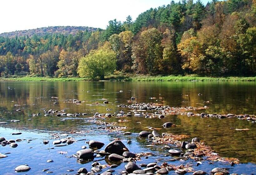 Spacious Home W/ Deck, Grill & Delaware River View