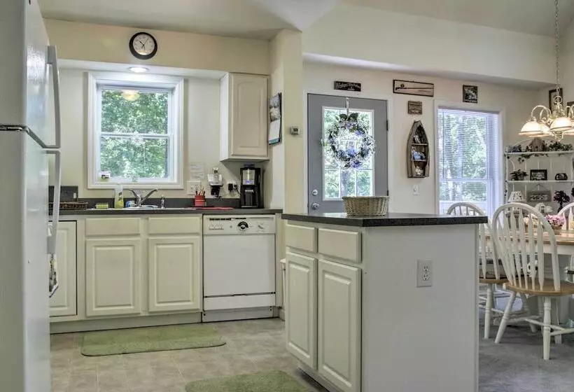 Spacious Home W/ Deck, Grill & Delaware River View