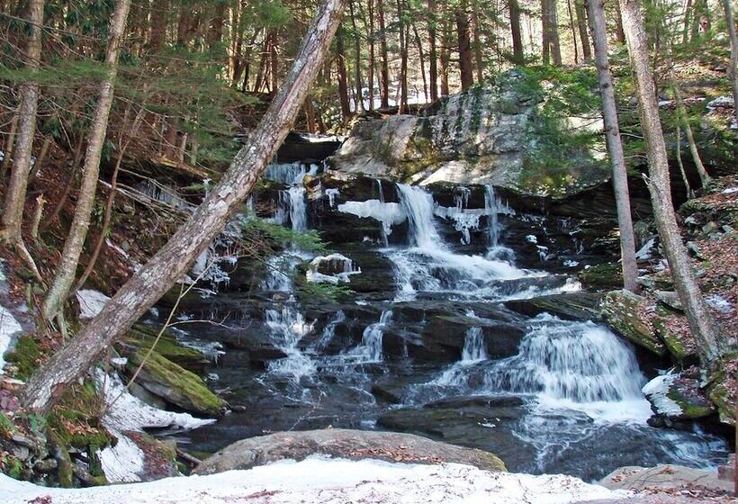 Spacious Home W/ Deck, Grill & Delaware River View