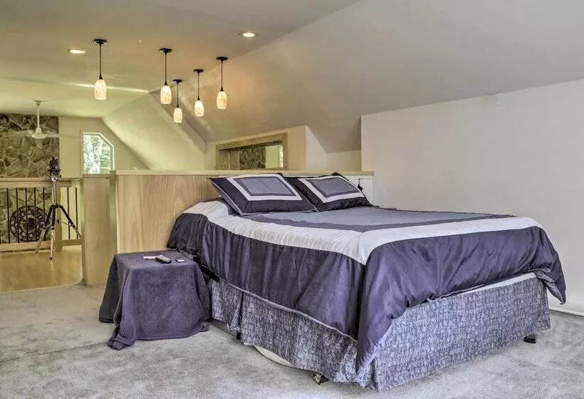 Spacious Home W/ Deck, Grill & Delaware River View