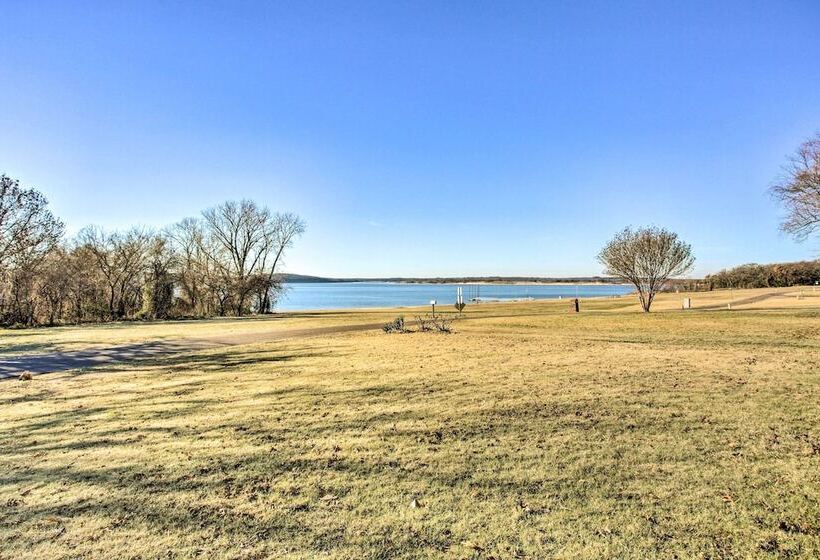 Spacious Kingston Home On Lake Texoma!
