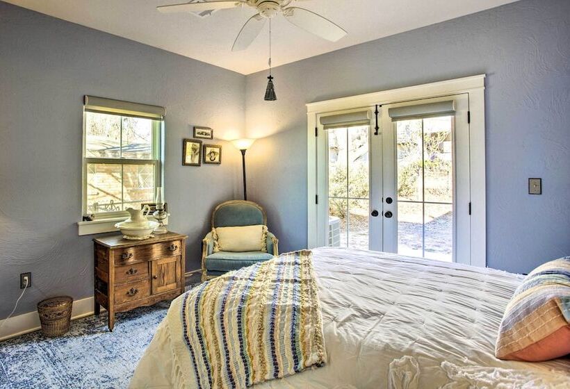 Spacious Kingston Home On Lake Texoma!