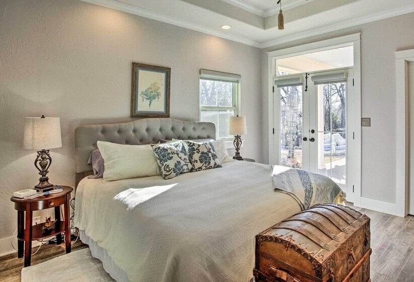 Spacious Kingston Home On Lake Texoma!