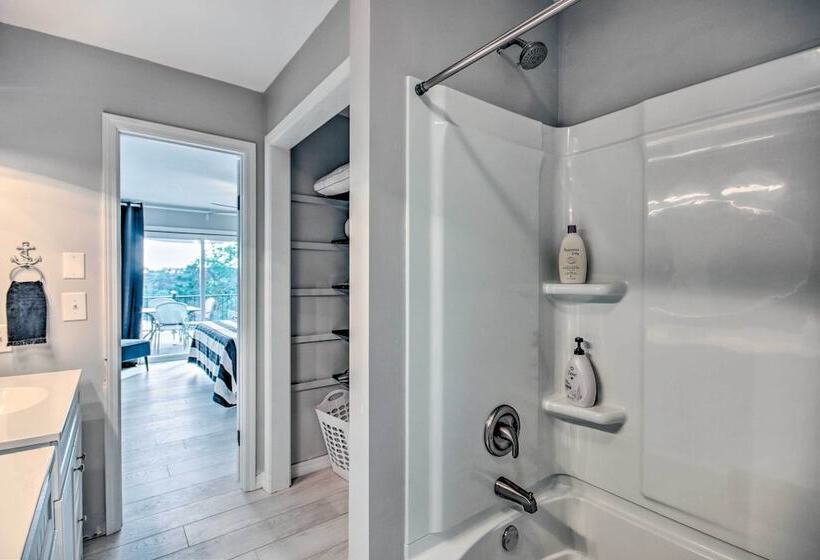 Table Rock Lake Hideaway W/ Deck: Bring Your Boat!