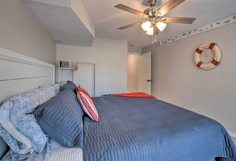 Table Rock Lake Hideaway W/ Deck: Bring Your Boat!