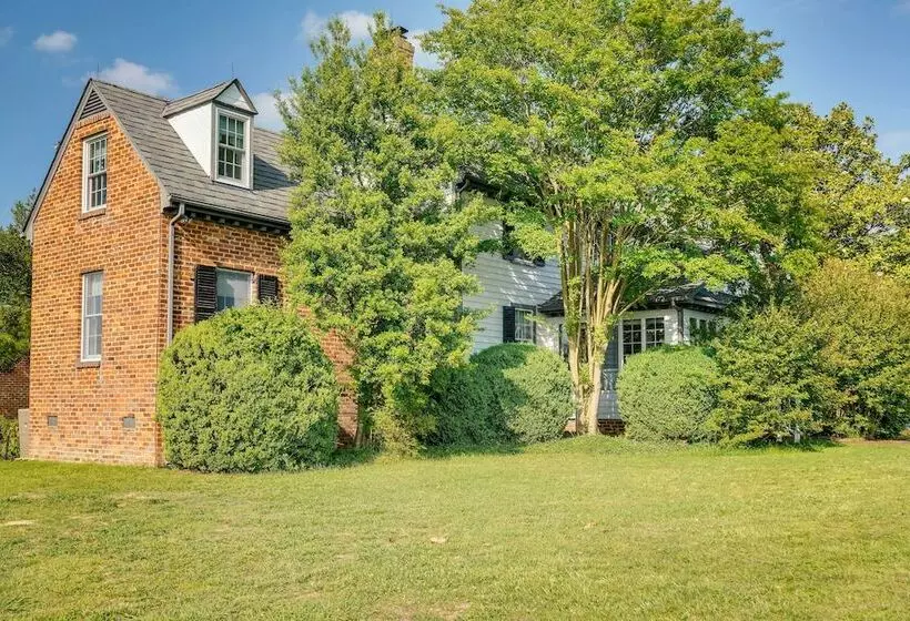Terre Haute Manor Farmhouse W/ Gardens & Deck!