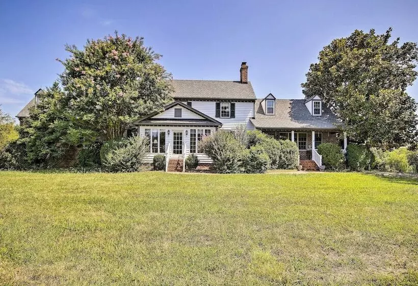 Terre Haute Manor Farmhouse W/ Gardens & Deck!