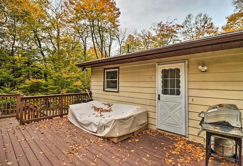 12 Mi To Camelback Ski Resort: Home W/ Decks!