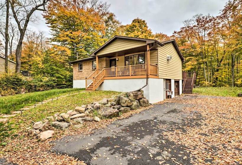 12 Mi To Camelback Ski Resort: Home W/ Decks!