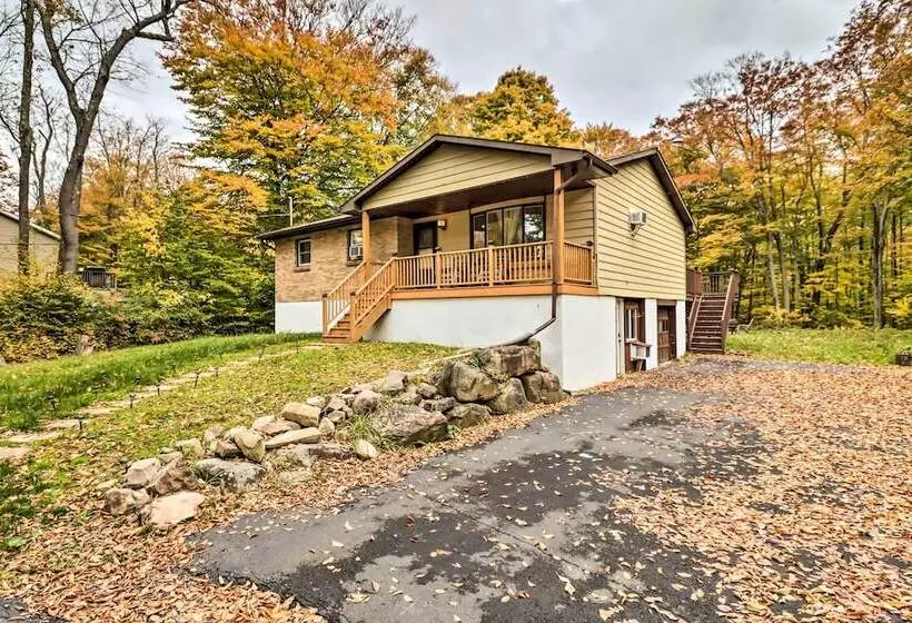 12 Mi To Camelback Ski Resort: Home W/ Decks!